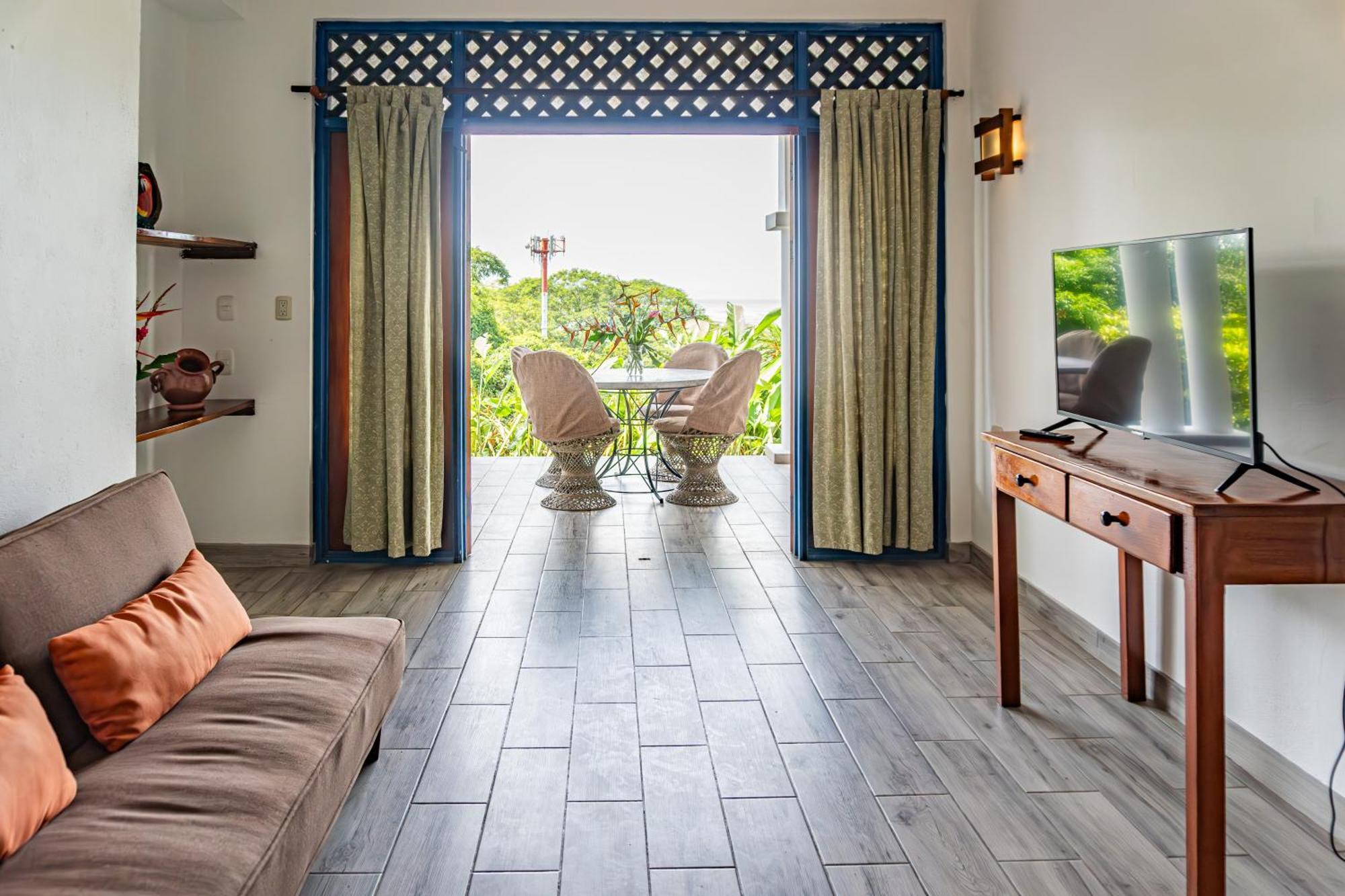 Mot Mot Vacation Apartment Samara Bagian luar foto